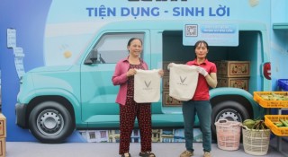 VinFast EC Van 'chiếm sóng' chợ đầu mối khiến giới tiểu thương xôn xao